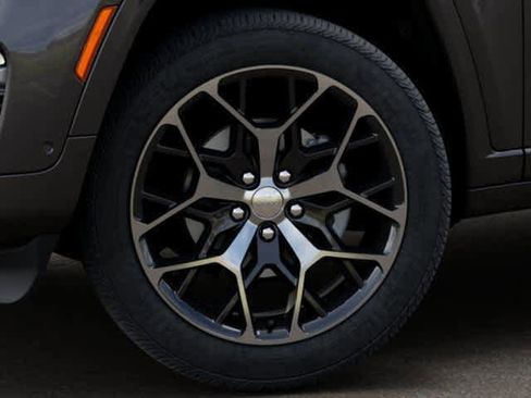 New 2025 Jeep Grand Cherokee Summit image 37