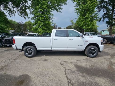New 2026 RAM 2500 Laramie AWD/4WD image 8