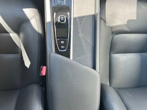 Used 2025 Volvo XC60 B5 Core w/ Protection Package Premier AWD/4WD image 28