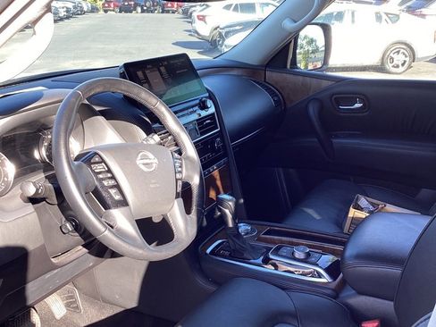 Used 2024 Nissan Armada SL image 10