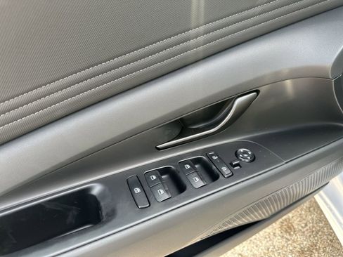 Used 2025 Hyundai Elantra Sport image 16