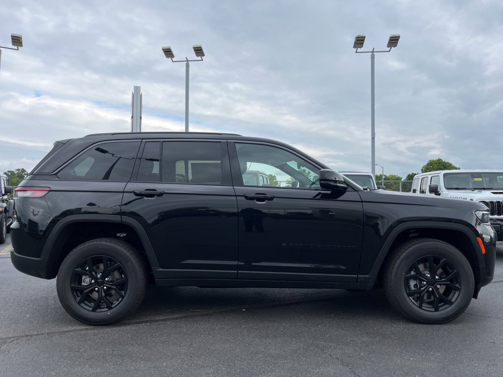 New 2026 Jeep Grand Cherokee Altitude AWD/4WD image 42