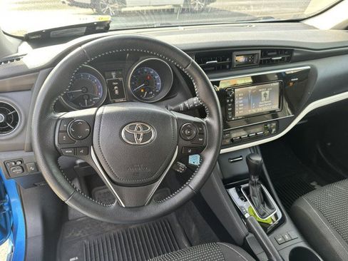 Used 2018 Toyota Corolla iM image 12