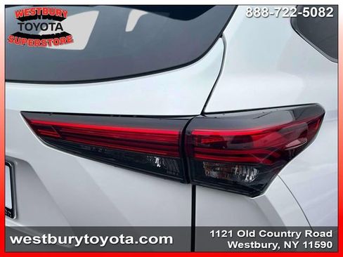 Used 2023 Toyota Highlander XLE image 11