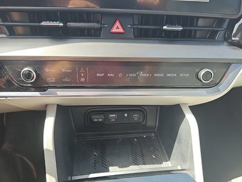 Used 2025 Kia Sportage EX w/ Premium Package FWD image 44