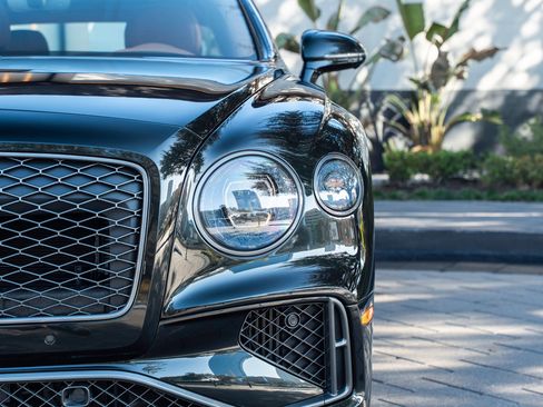 Used 2025 Bentley Flying Spur Plug-In Hybrid AWD/4WD image 7