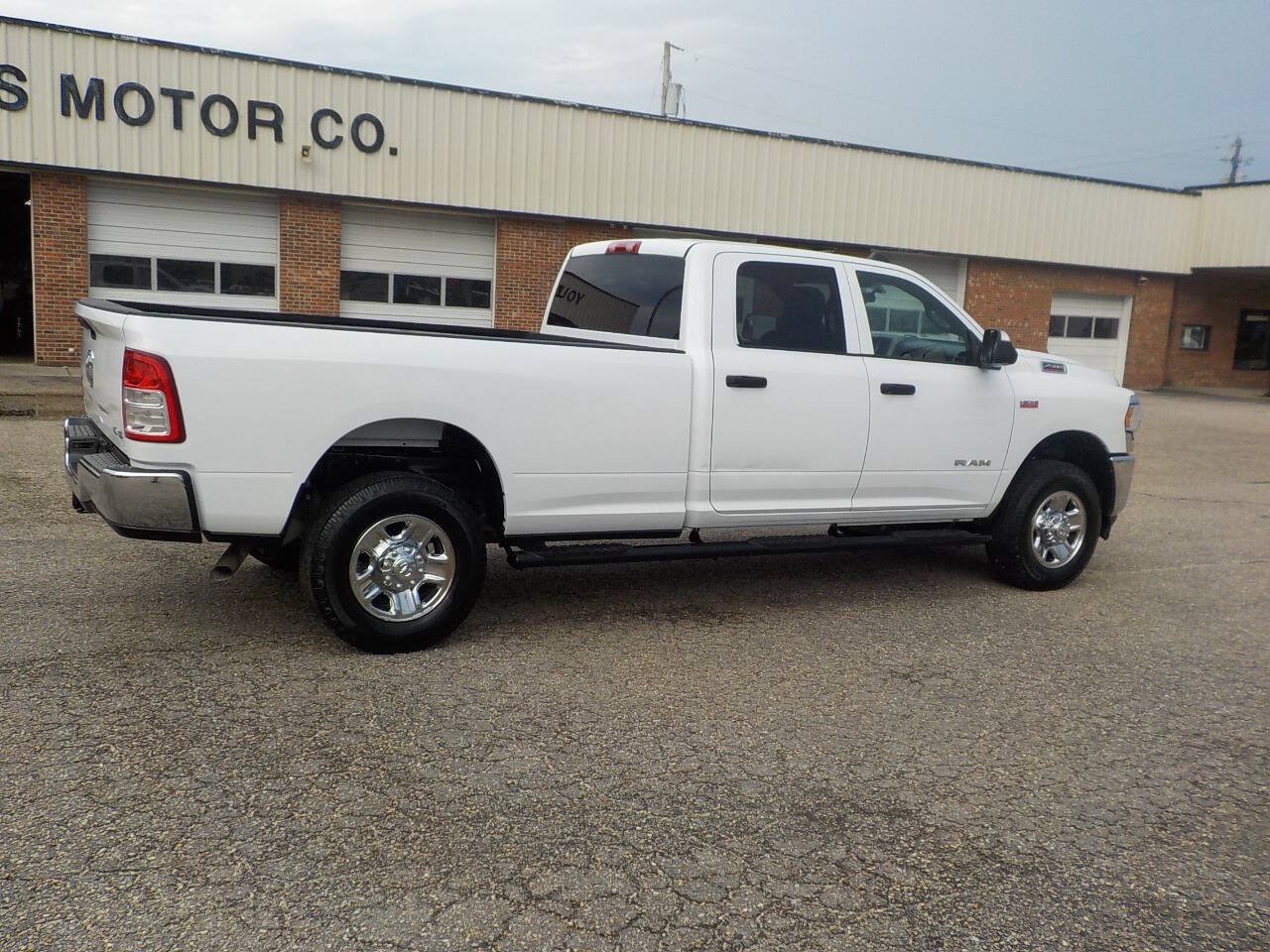 Used 2022 RAM 2500 Tradesman w/ Chrome Appearance Group AWD/4WD image 6