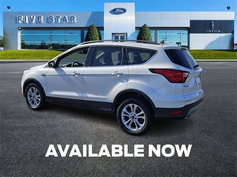 Used 2019 Ford Escape SEL image 5