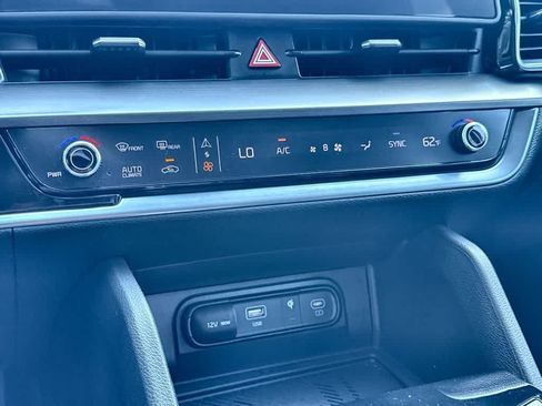 Certified 2025 Kia Sportage EX FWD image 20