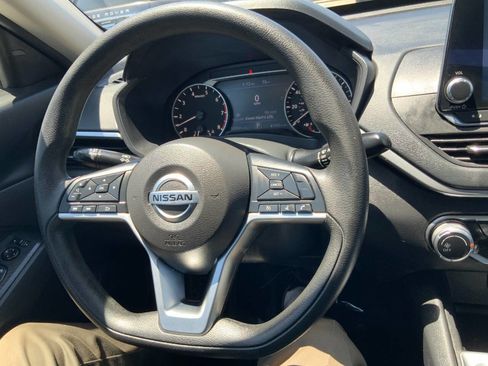 Used 2022 Nissan Altima 2.5 SV FWD image 17