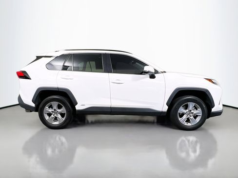 Used 2022 Toyota RAV4 XLE image 3