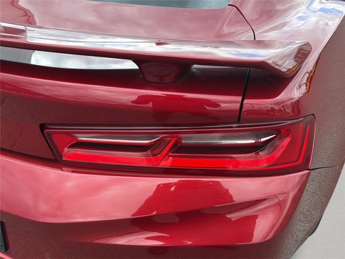 Used 2018 Chevrolet Camaro SS RWD image 33