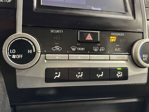 Used 2014 Toyota Camry SE image 20