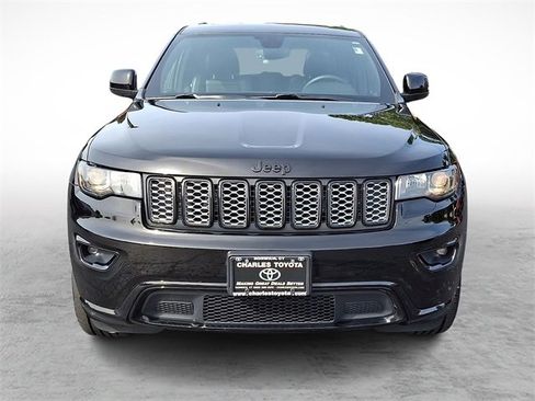 Used 2018 Jeep Grand Cherokee Altitude image 2