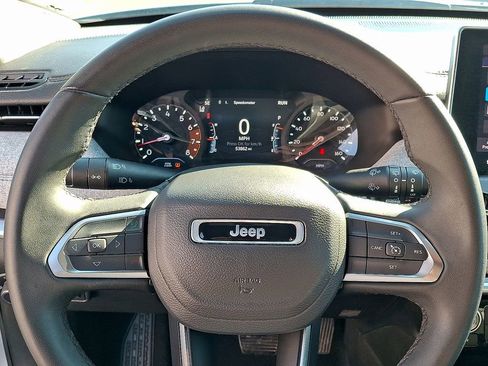 Used 2024 Jeep Compass Latitude image 18
