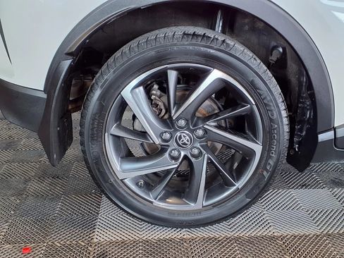 Used 2020 Toyota C-HR Limited image 7