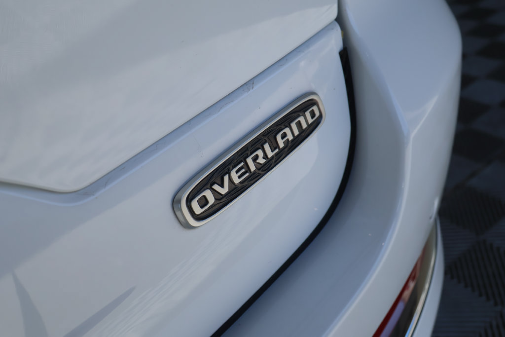 Used 2025 Jeep Grand Cherokee Overland w/ Luxury Tech Group IV AWD/4WD image 14