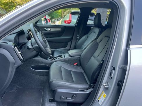 Certified 2025 Volvo XC40 B5 Core AWD/4WD image 11