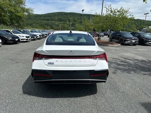 New 2026 Hyundai Elantra Limited FWD image 4