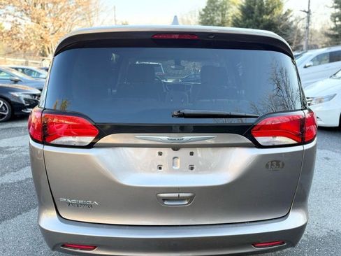 Used 2017 Chrysler Pacifica Touring image 5