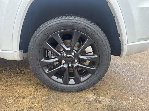 Used 2020 Jeep Grand Cherokee Altitude image 31