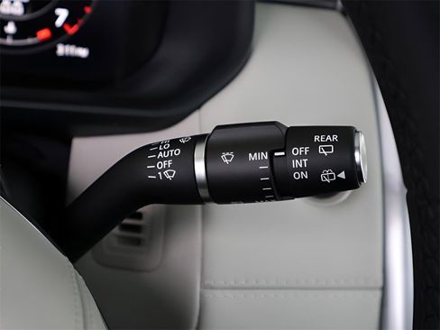 New 2025 Land Rover Discovery Metropolitan Edition image 71