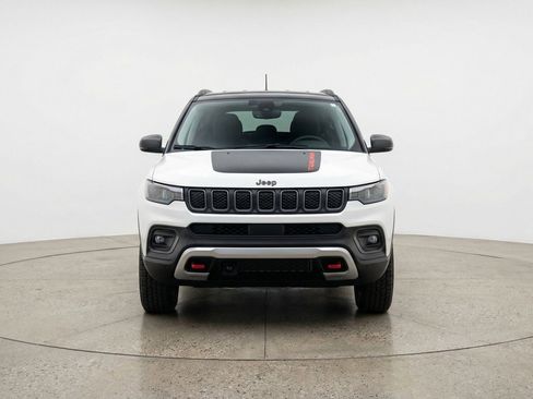 Used 2025 Jeep Compass Trailhawk image 2