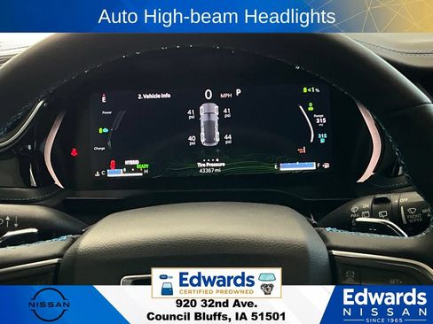 Used 2022 Jeep Grand Cherokee Trailhawk w/ Advanced Protech Group II AWD/4WD image 19