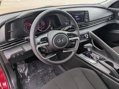Used 2022 Hyundai Elantra SEL image 10