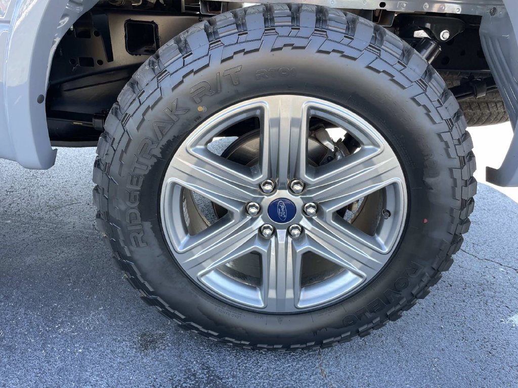 Used 2019 Ford F150 Lariat w/ Equipment Group 502A Luxury AWD/4WD image 16
