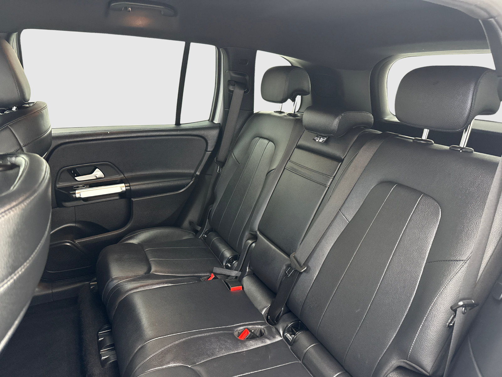 Used 2020 Mercedes-Benz GLB 250 4MATIC w/ Parking Assistance Package image 36