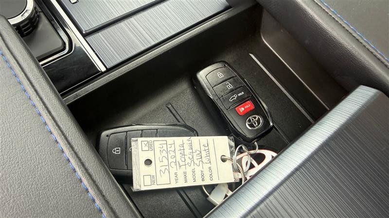 Used 2024 Toyota Sequoia Platinum AWD/4WD image 40