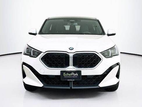 Used 2025 BMW X2 xDrive28i image 2