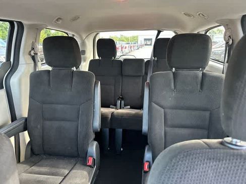 Certified 2016 Dodge Grand Caravan SE w/ Quick Order Package 29E SE FWD image 4
