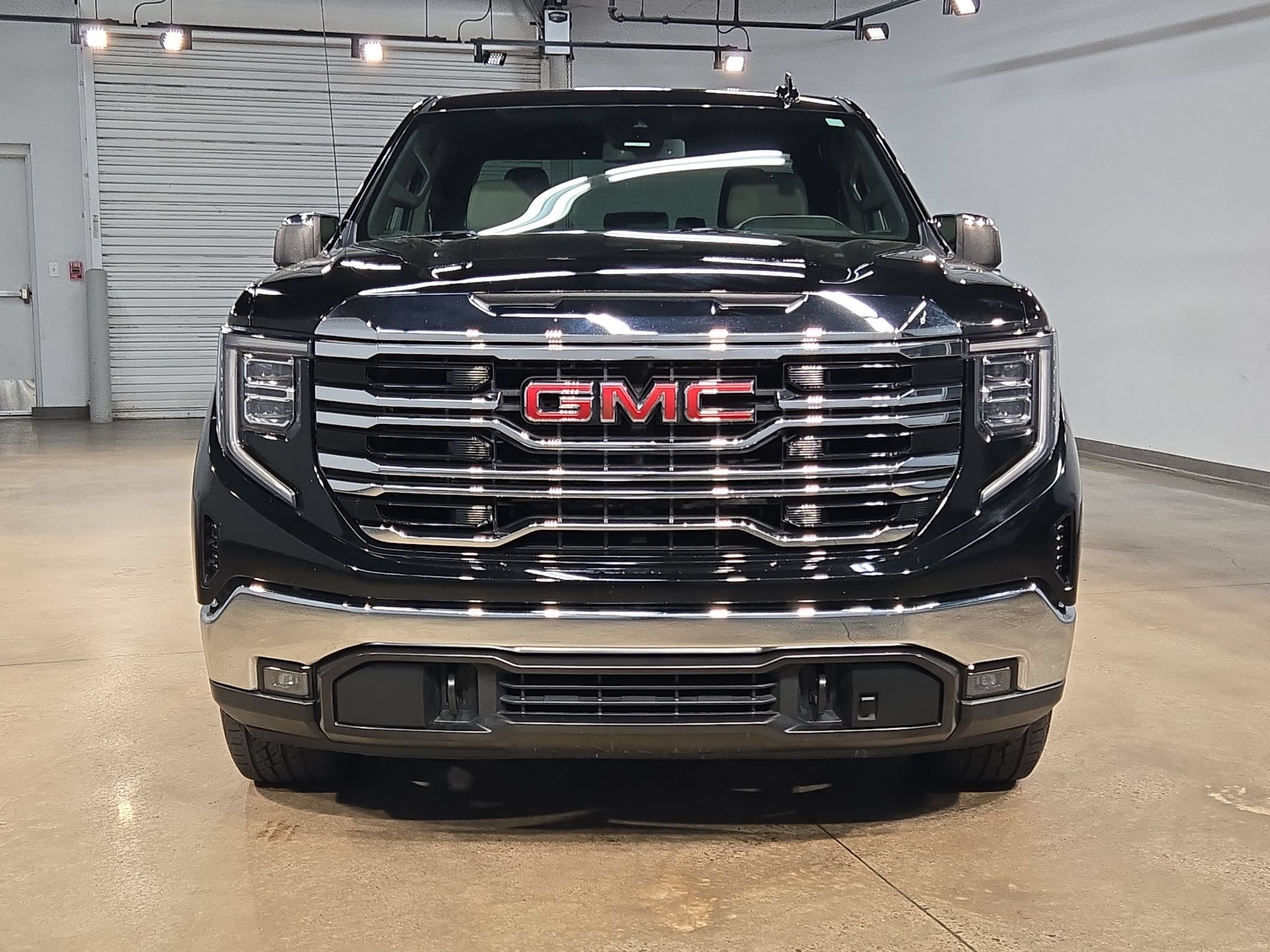 Used 2023 GMC Sierra 1500 SLT w/ SLT Convenience Package AWD/4WD image 2