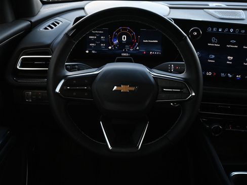 Used 2025 Chevrolet Traverse High Country FWD image 10