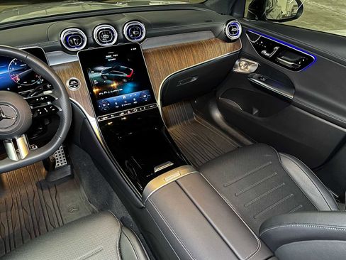 Used 2025 Mercedes-Benz GLC 300 GLC 300 image 42