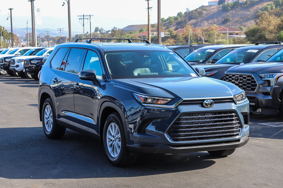 New 2026 Toyota Grand Highlander XLE FWD image 2