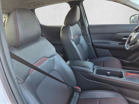 Used 2025 Nissan Kicks SR FWD image 14