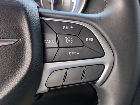 Used 2015 Chrysler 300 Limited image 23