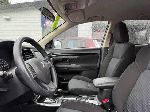 Used 2020 Mitsubishi Outlander SE image 14