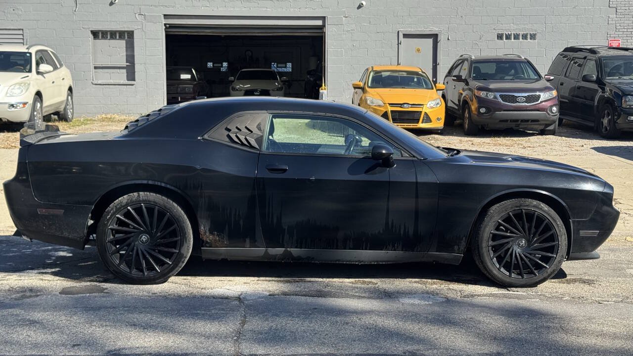 Used 2012 Dodge Challenger SXT Plus RWD image 6