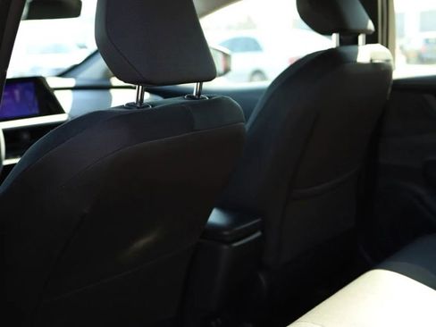 Used 2025 Toyota Prius LE image 28