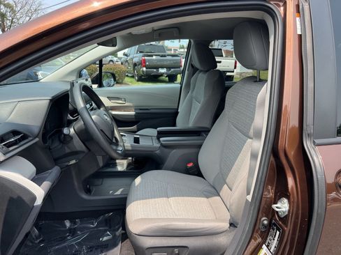 Used 2023 Toyota Sienna LE AWD/4WD image 13