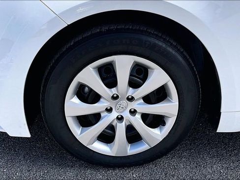 Used 2025 Toyota Corolla LE FWD image 28