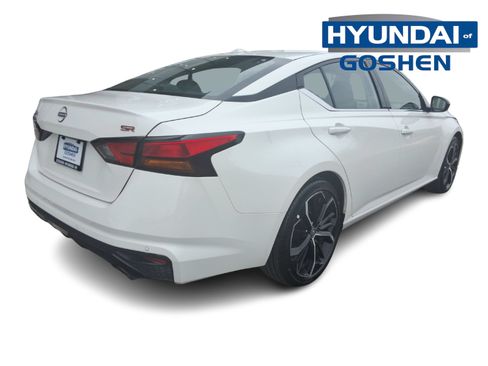 Used 2024 Nissan Altima 2.5 SR FWD image 9