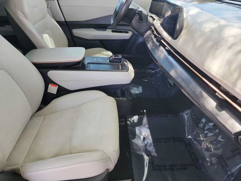Used 2024 Nissan Ariya FWD image 17