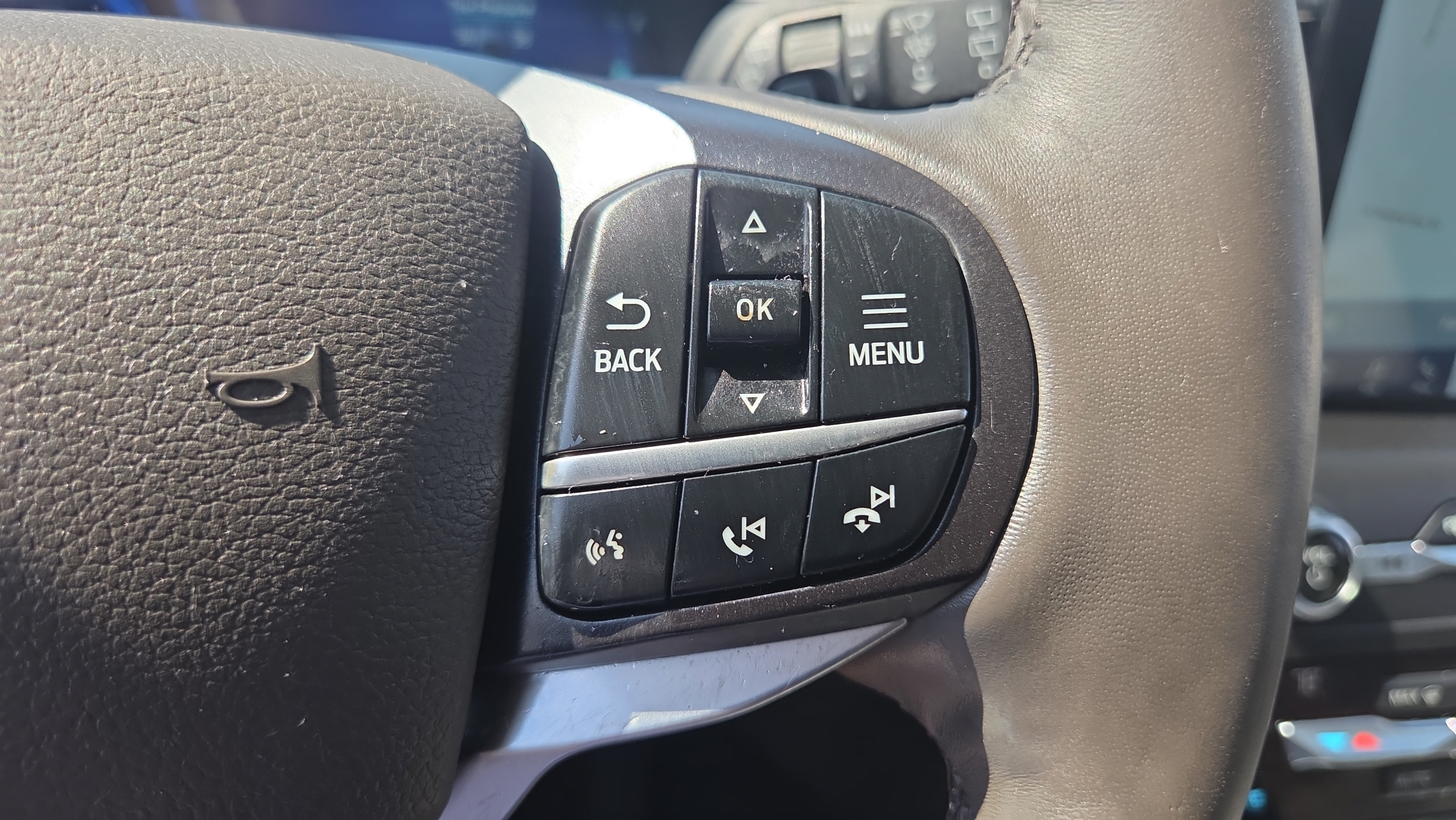 Used 2020 Ford Explorer Platinum w/ Premium Technology Package AWD/4WD image 24