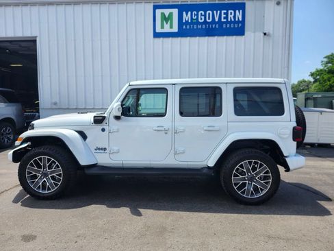 Used 2024 Jeep Wrangler High Altitude AWD/4WD image 2
