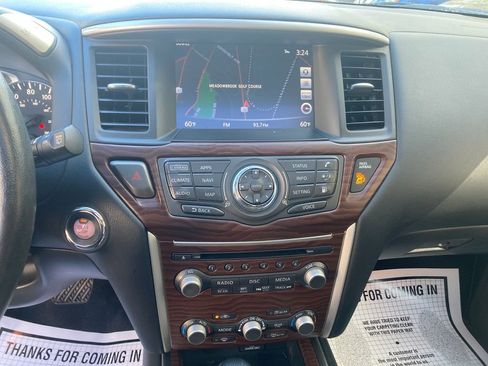 Used 2020 Nissan Pathfinder Platinum image 22
